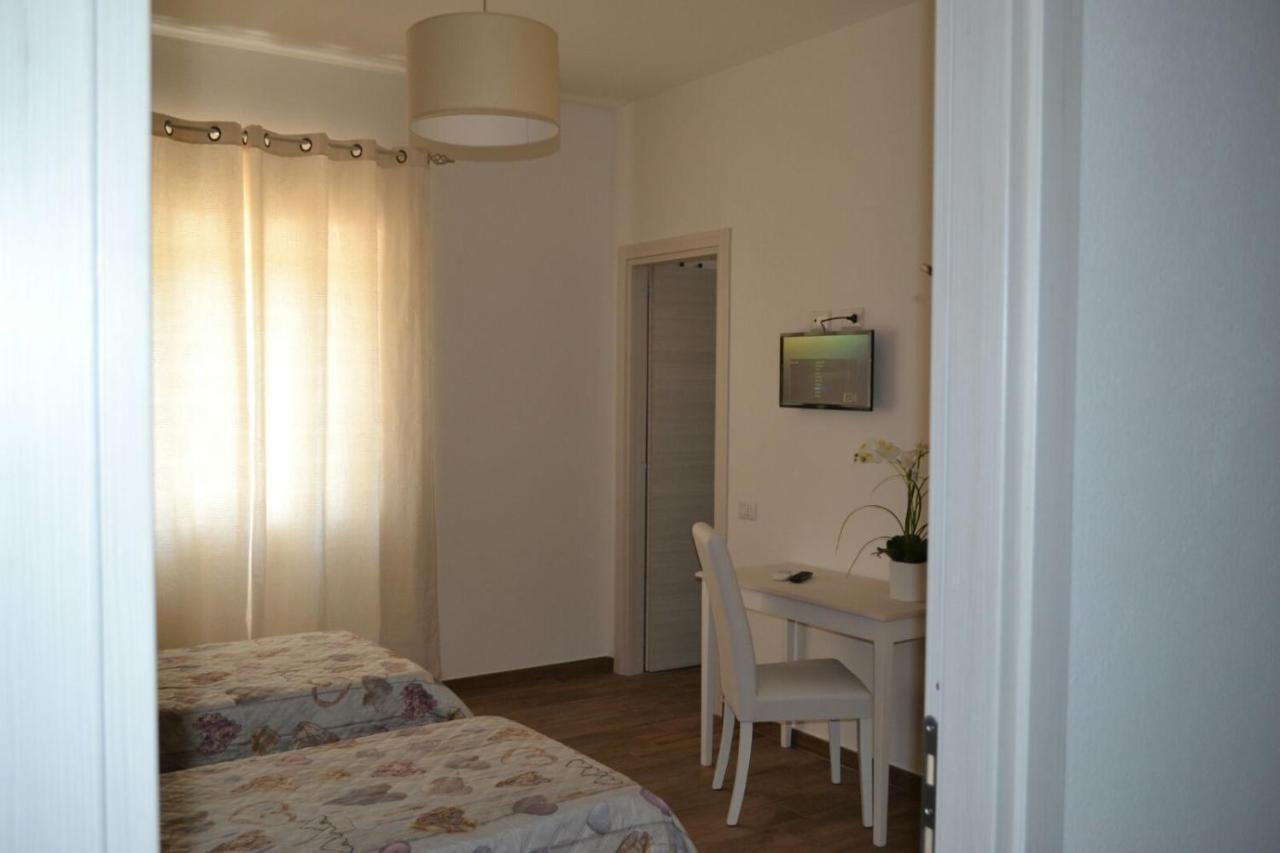 Bed and Breakfast Etesia Ольбія Екстер'єр фото