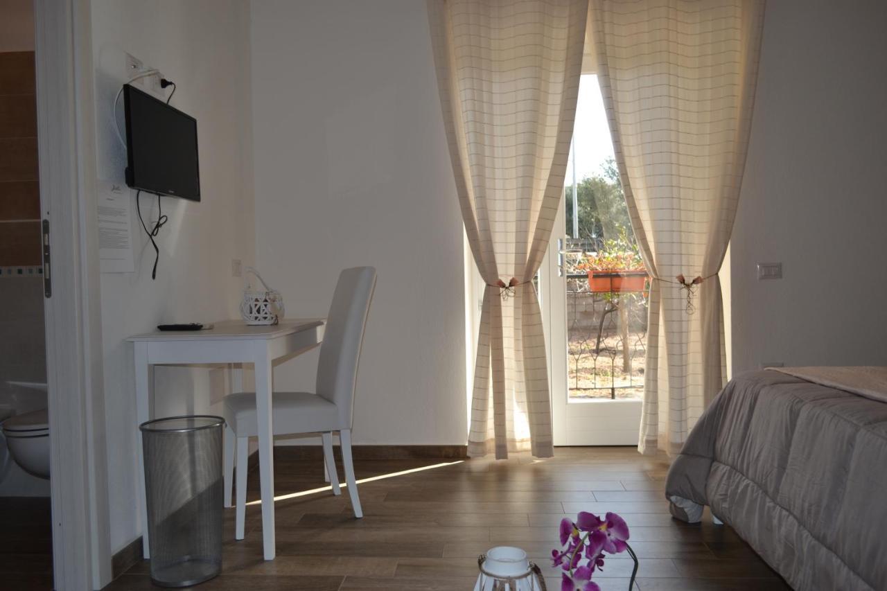 Bed and Breakfast Etesia Ольбія Екстер'єр фото
