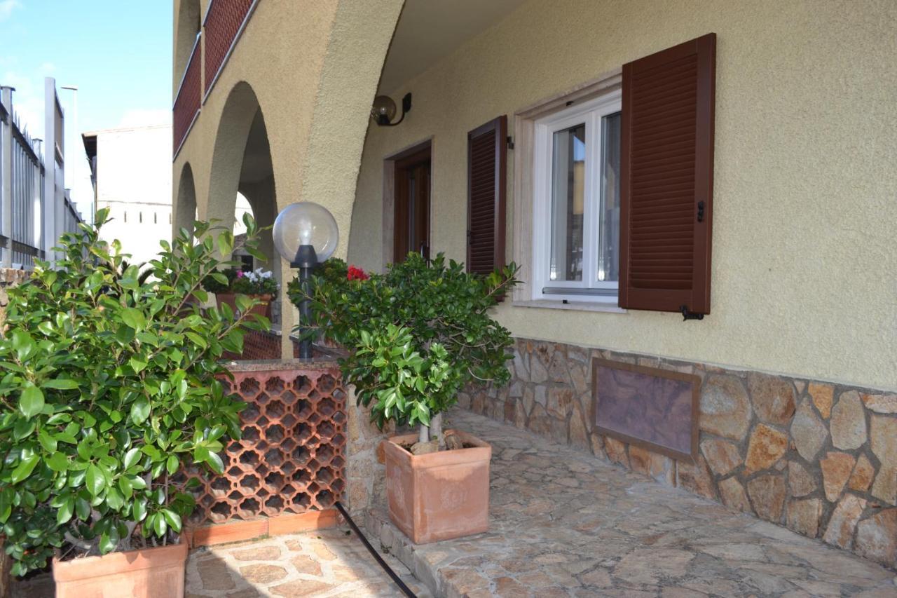 Bed and Breakfast Etesia Ольбія Екстер'єр фото