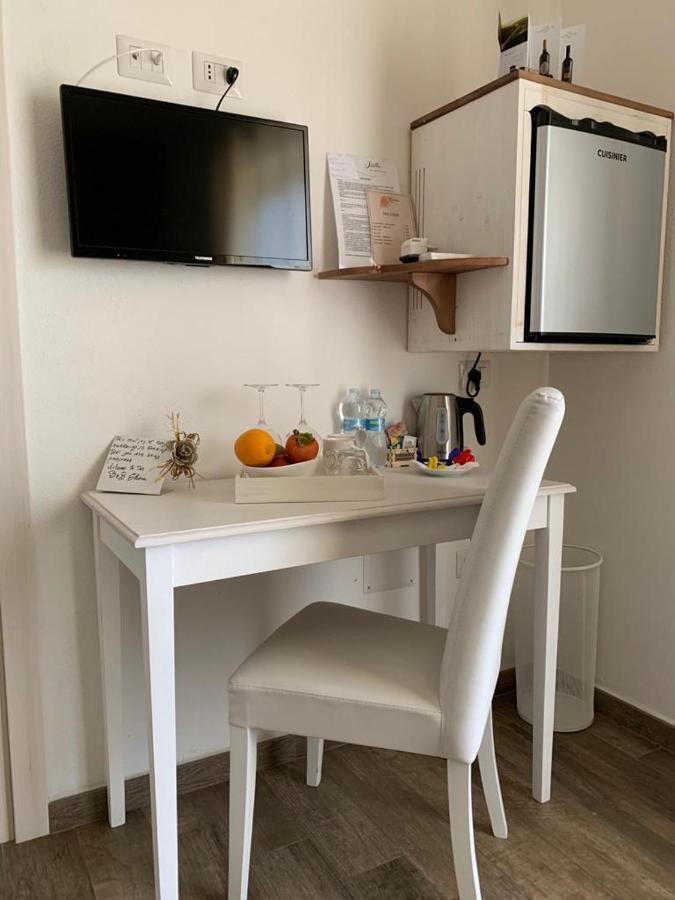 Bed and Breakfast Etesia Ольбія Екстер'єр фото